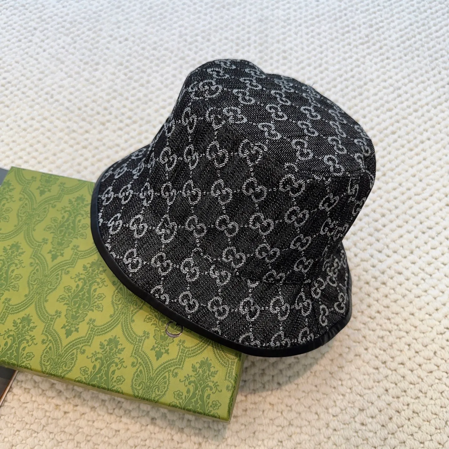 P80 original quality GUCCI Gucci bucket hat 👒Official website new product Gucci bucket hat is coming. The craftsmanship is very exquisite, high-end and classy! Low-key luxury, easy to carry! Running volume!