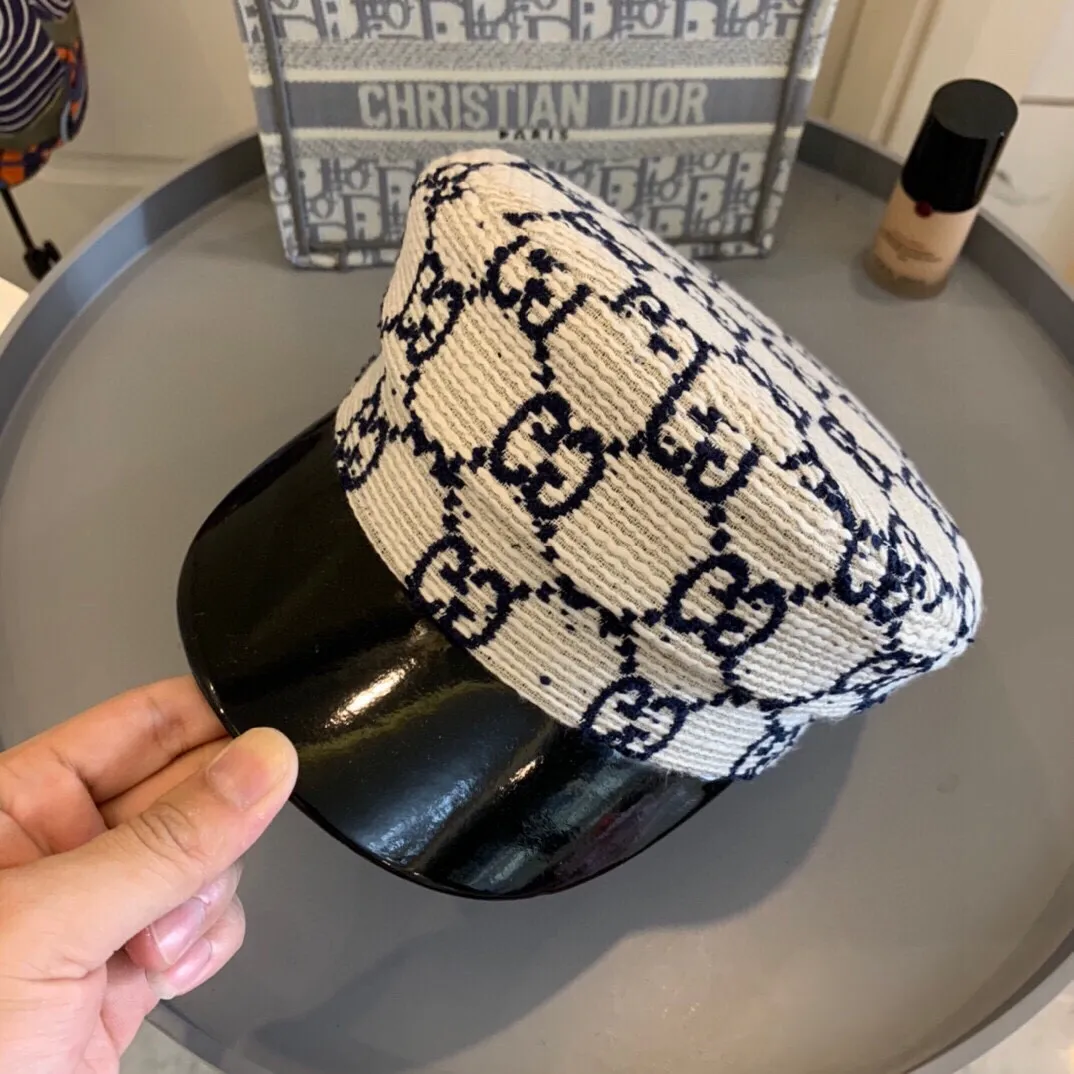 P140 Gucci pure woolen woolen army cap, simple and light luxury brand style, LOGO webbing versatile style, warm and concave shape must-have item! Many Internet celebrity network anchors must join! Material: 100% wool Head circumference: 57cm
