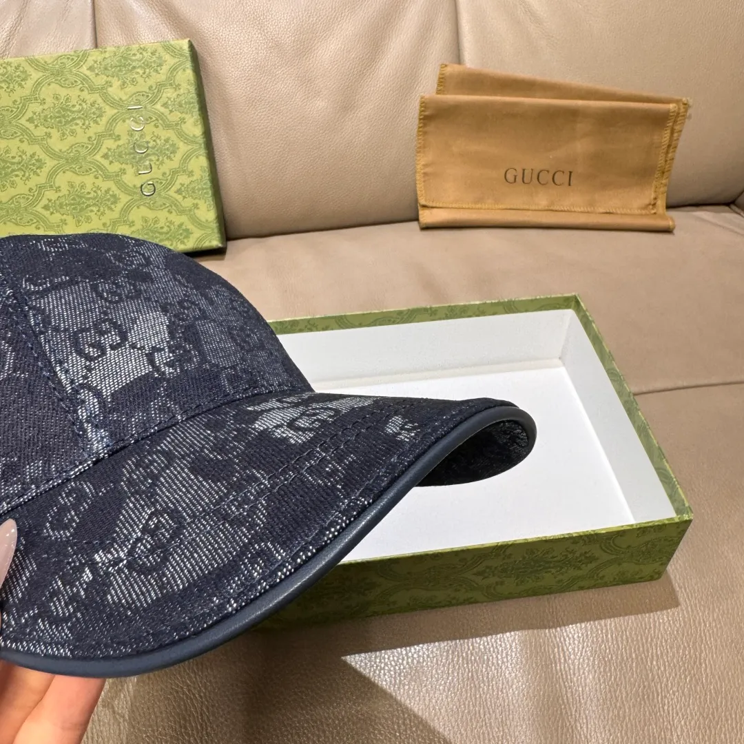p90., Gucci (Gucci) new original baseball cap, GG denim baseball cap, the latest model at the counter, 1:1 mold customization, genuine mold hardware, original canvas fabric + first-layer cowhide, original quality! The quality is great, the basic head circumference is 56cm, and the patch is adjustable.