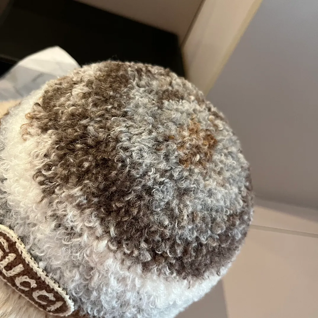 💰100¥ Gucci new sherpa bucket hat, gradient color, head circumference 57cm