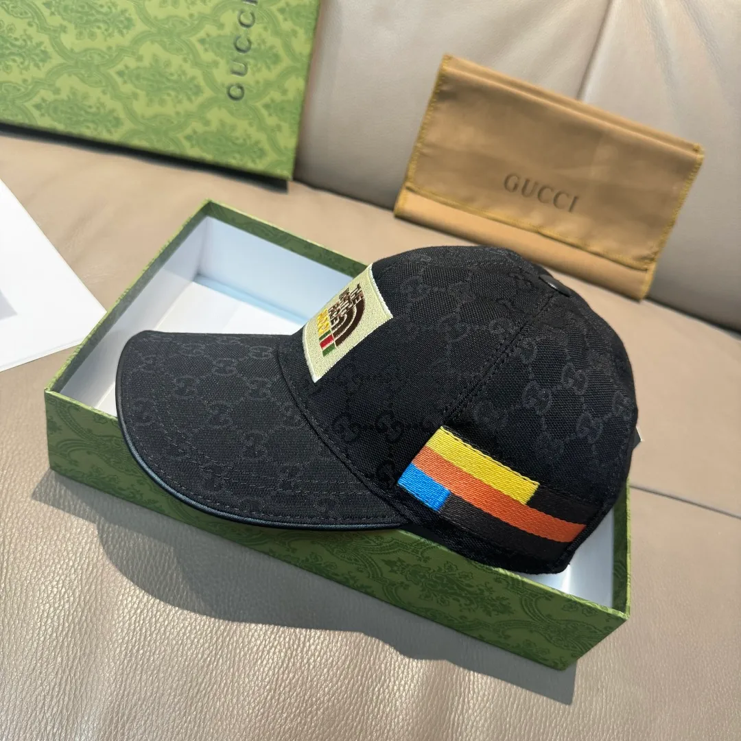 P90, Gucci's new original baseball cap, North Face embroidery! Counter 1:1, imported canvas + first-layer cowhide, popular for purchasing, versatile style for men and women, great quality! The basic head circumference is 56cm, and the patch is adjustable.
