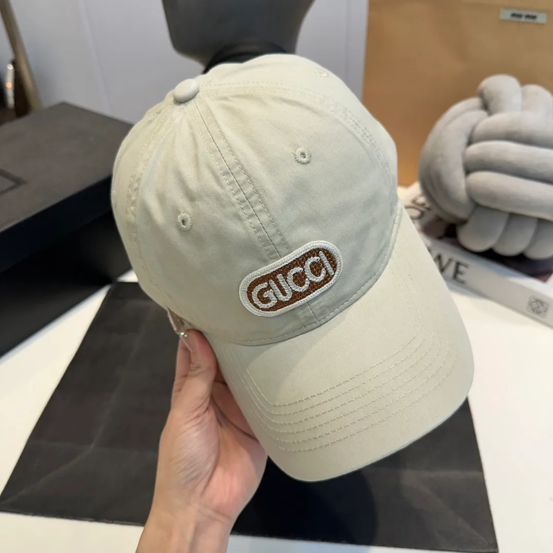 P60 Gucci Baseball Cap GUCCI official website new product, baseball cap, original quality is very popular. The craftsmanship is very exquisite, high-end and classy! Low-key luxury, easy to carry! Running volume!