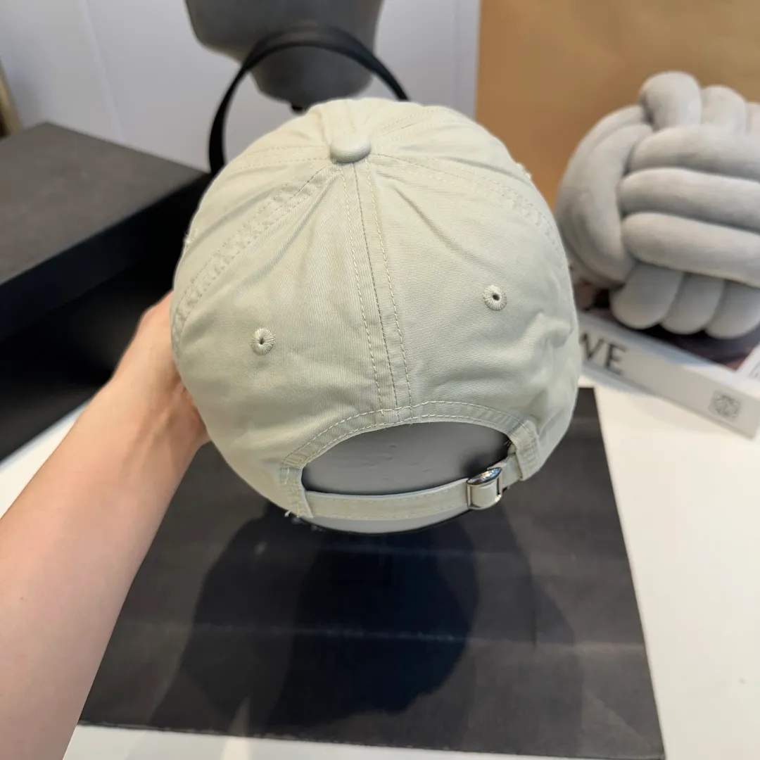 P60 Gucci Baseball Cap GUCCI official website new product, baseball cap, original quality is very popular. The craftsmanship is very exquisite, high-end and classy! Low-key luxury, easy to carry! Running volume!