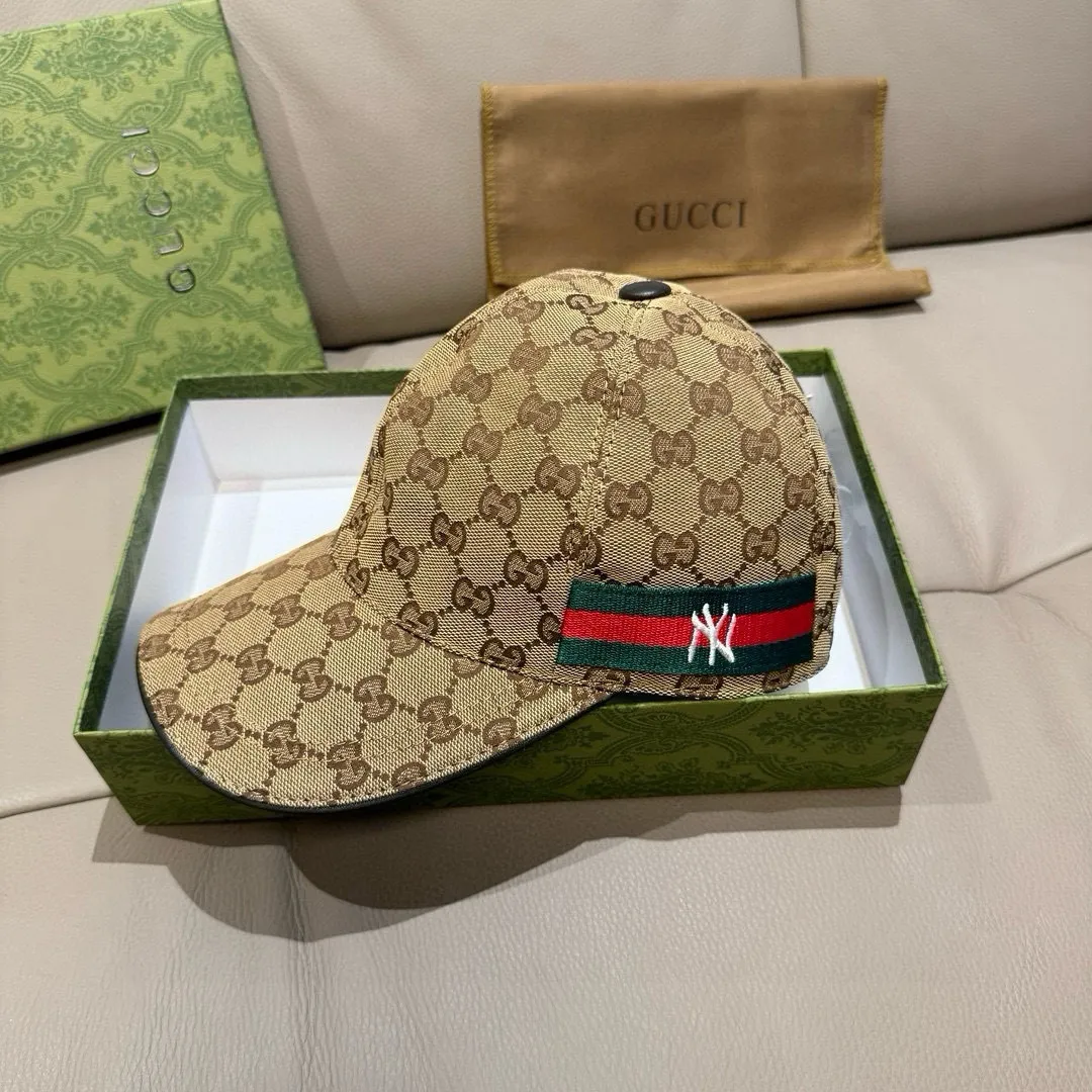 p90, the latest collaboration model of NY&Gucci (Gucci), original baseball cap, 1:1 mold customization, details comparable to those at the counter, original canvas fabric + first-layer cowhide, excellent quality! The first choice for handsome men and beautiful women, fashionable and versatile. The basic head circumference is 56cm, and the patch is adjustable.