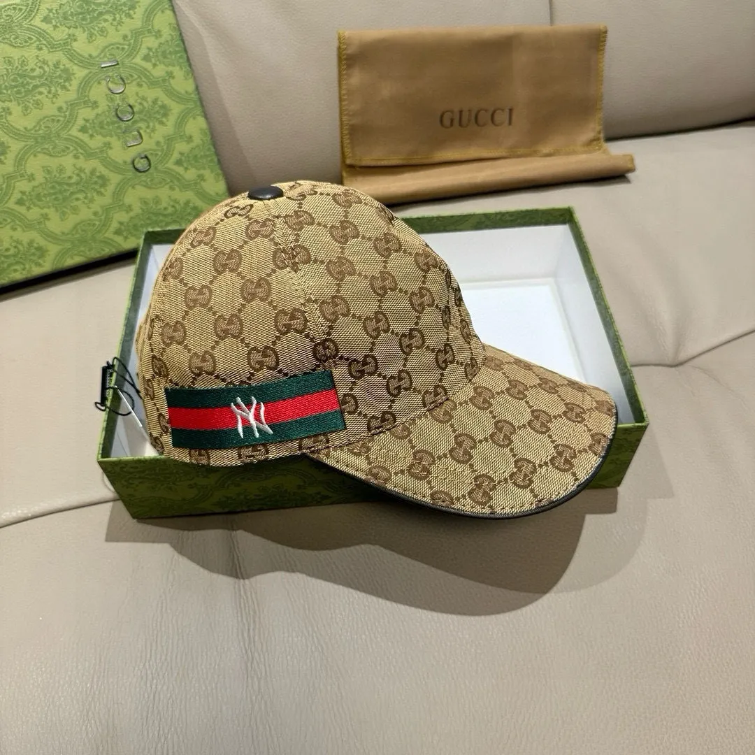 p90, the latest collaboration model of NY&Gucci (Gucci), original baseball cap, 1:1 mold customization, details comparable to those at the counter, original canvas fabric + first-layer cowhide, excellent quality! The first choice for handsome men and beautiful women, fashionable and versatile. The basic head circumference is 56cm, and the patch is adjustable.