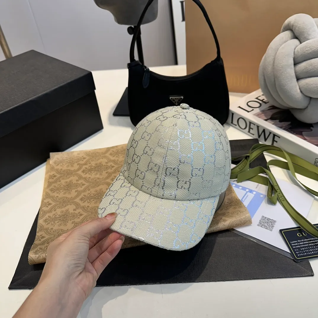 P240 This single product is from the Gucci Lido series, and its design is inspired by the summer style and beach clubs of the Italian coast. This baseball cap is expertly crafted with classic proportions, while the signature light purple and yellow GG canvas adds a unique twist to the archive graphic. Equipped with leather details and adjustable buckles for a better fit and more comfortable wearing ·Light purple and yellow GG canvas ·Double G details ·Adjustable Velcro closure ·70% cotton, 30% polyester (main fabric); 65% cotton, 35% linen (lining); 55% cotton