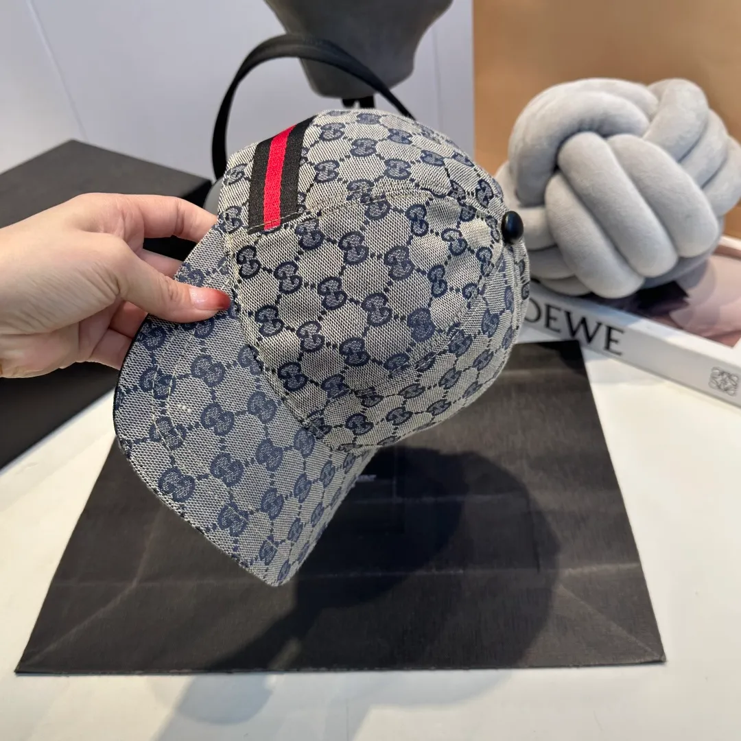 P60 Gucci (Gucci) classic original baseball cap😍Customized with 1:1 mold opening at the counter, the highest version, the original canvas is light and breathable! Photographed in real life, suitable for men and women in all seasons, basic head circumference 56cm, adjustable patches.