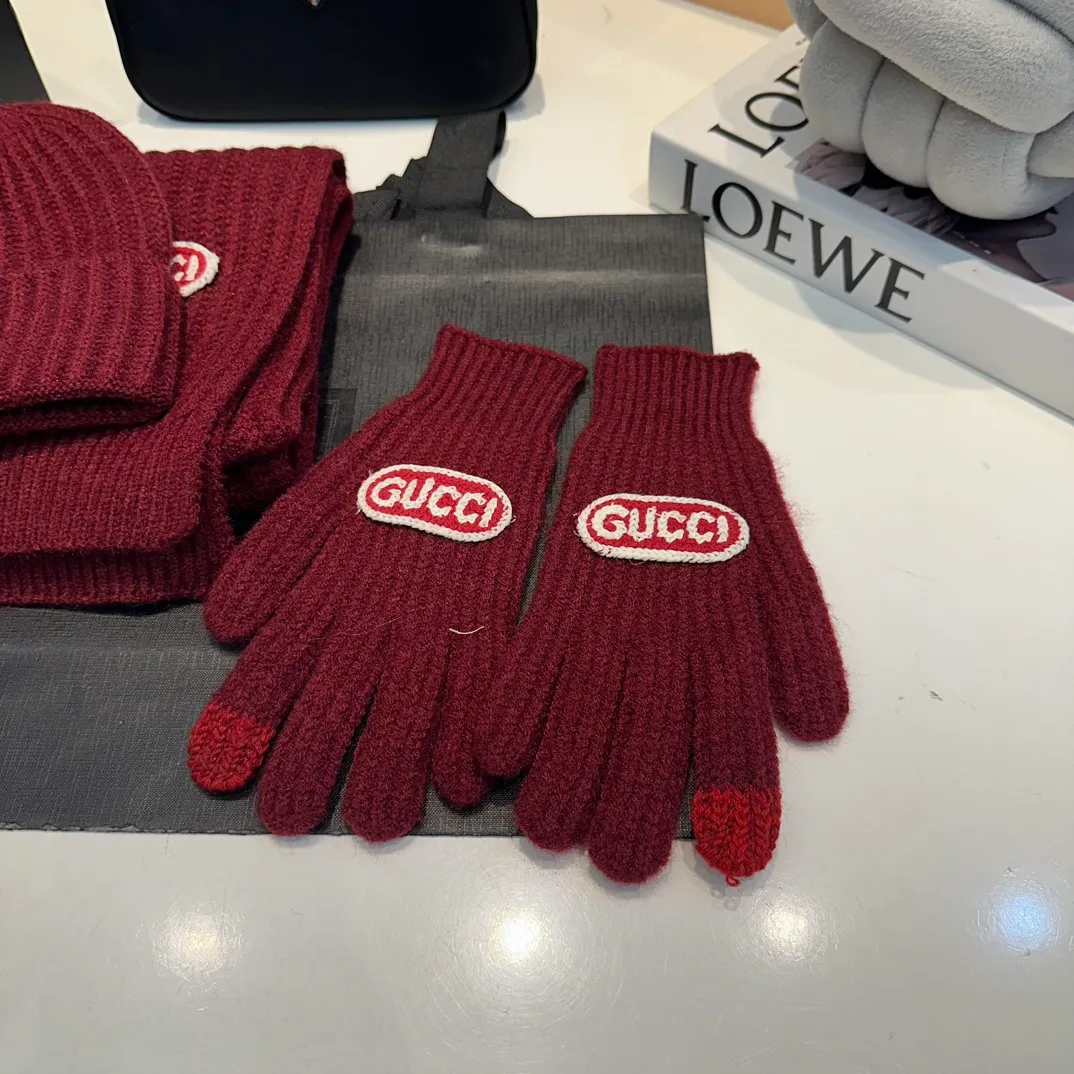 P180 Gucci three-piece set👏rabbit wool + cashmere knitted scarf and hat set, warm and fashionable, comfortable and soft texture, versatile style💑unisex, couple style