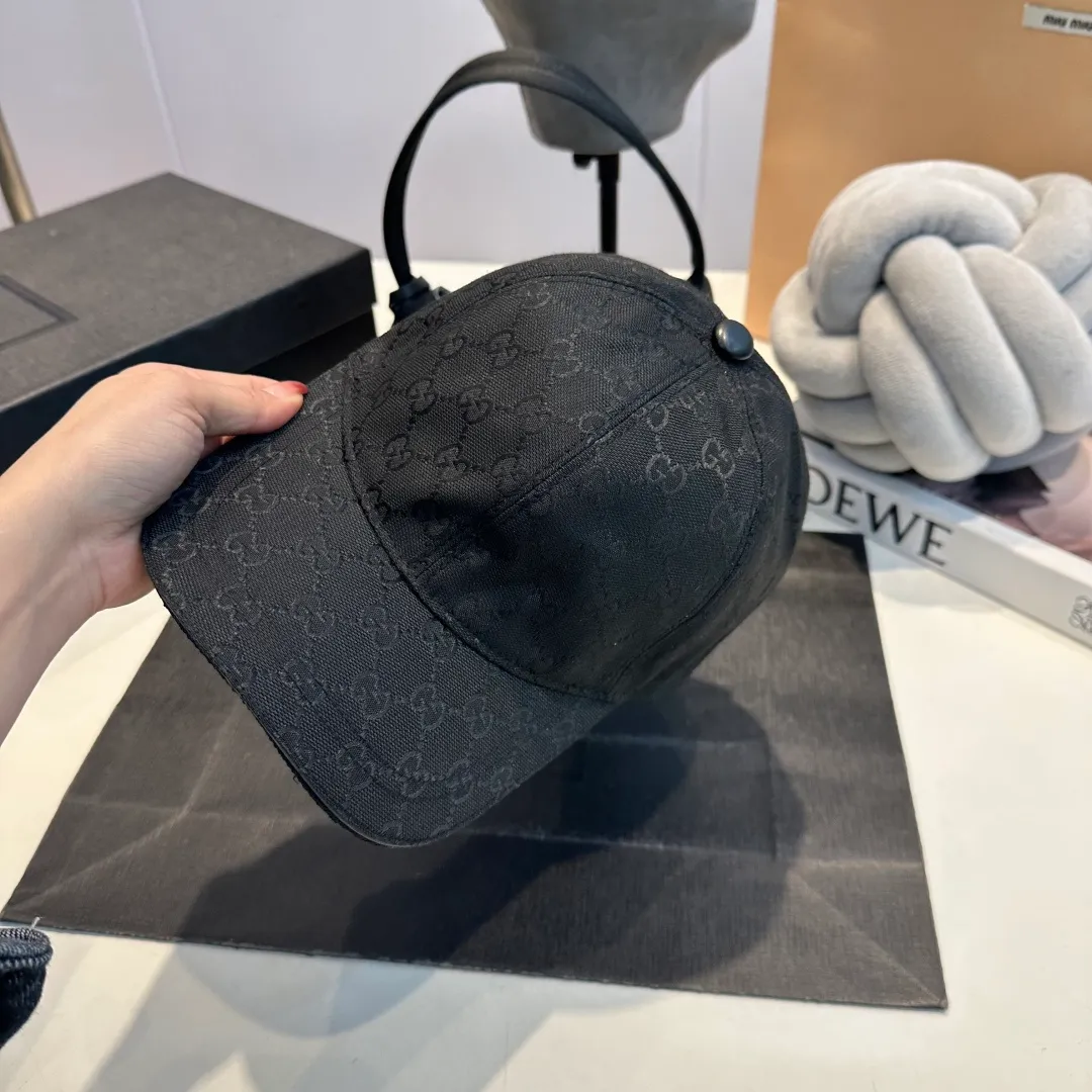 P60 Gucci (Gucci) classic original baseball cap😍Customized with 1:1 mold opening at the counter, the highest version, the original canvas is light and breathable! Photographed in real life, suitable for men and women in all seasons, basic head circumference 56cm, adjustable patches.