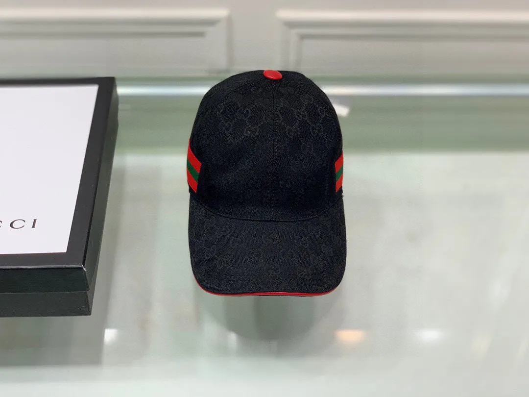 🉐110 😄Gucci (Gucci) classic original baseball cap, three-color webbing, 1:1 mold customization, original canvas + first-layer cowhide, red leather edge, handsome and fashionable, popular on behalf of purchase, versatile style for men and women, great quality! The basic head circumference is 56cm, and the patch is adjustable.