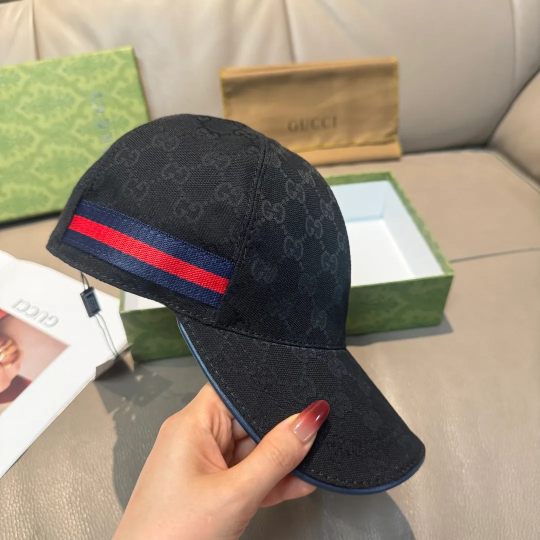 p90 ten thousand year old classic new color is shipped!   , Gucci (Gucci) classic original baseball cap 😍😍 1:1 mold opening and customization at the counter, the highest version, original canvas fabric + first layer of cowhide, light and breathable! Photographed in real life, suitable for men and women in all seasons, basic head circumference 56cm, adjustable patches.
