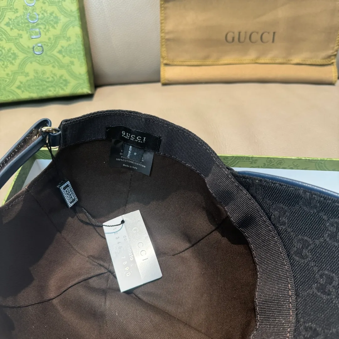 p90 ten thousand year old classic new color is shipped!   , Gucci (Gucci) classic original baseball cap 😍😍 1:1 mold opening and customization at the counter, the highest version, original canvas fabric + first layer of cowhide, light and breathable! Photographed in real life, suitable for men and women in all seasons, basic head circumference 56cm, adjustable patches.