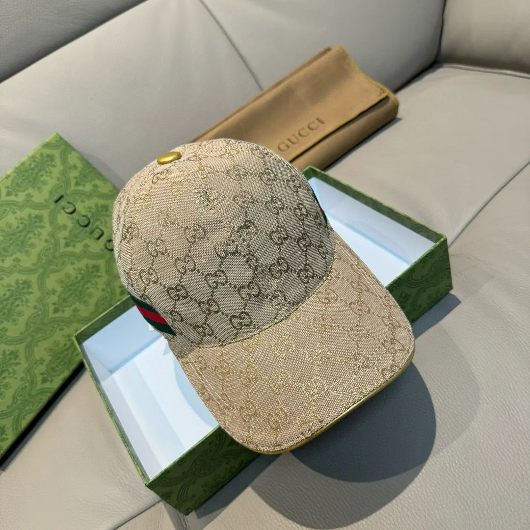 p90, Gucci (Gucci) classic original baseball cap😍😍gold silk logo. 1:1 mold opening and customization at the counter, the highest version, original canvas + first-layer cowhide, pure cotton lining, light and breathable! Photographed in real life, suitable for men and women in all seasons, basic head circumference 56cm, adjustable patches.