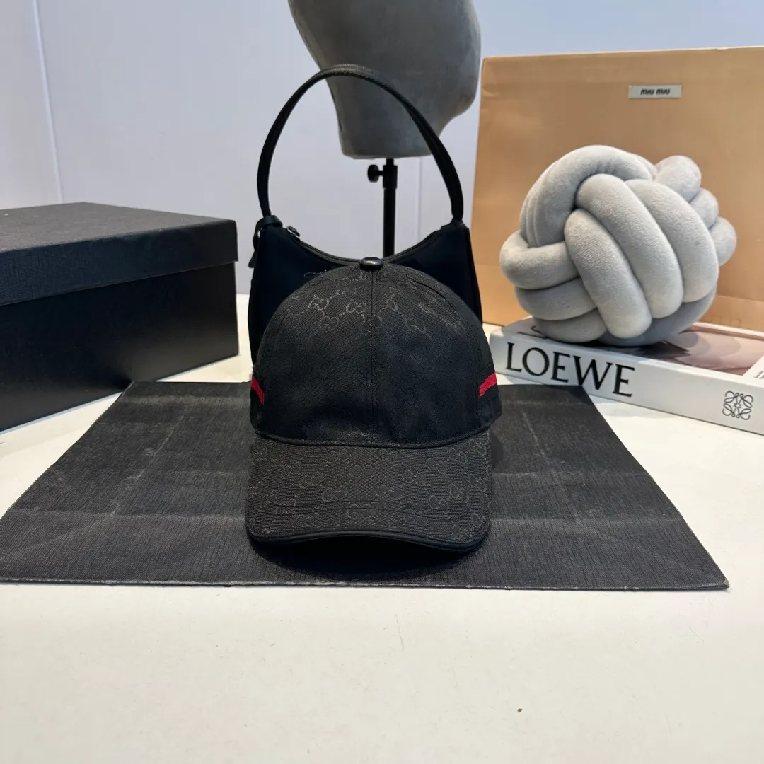 P60 Gucci (Gucci) classic original baseball cap😍Customized with 1:1 mold opening at the counter, the highest version, the original canvas is light and breathable! Photographed in real life, suitable for men and women in all seasons, basic head circumference 56cm, adjustable patches.