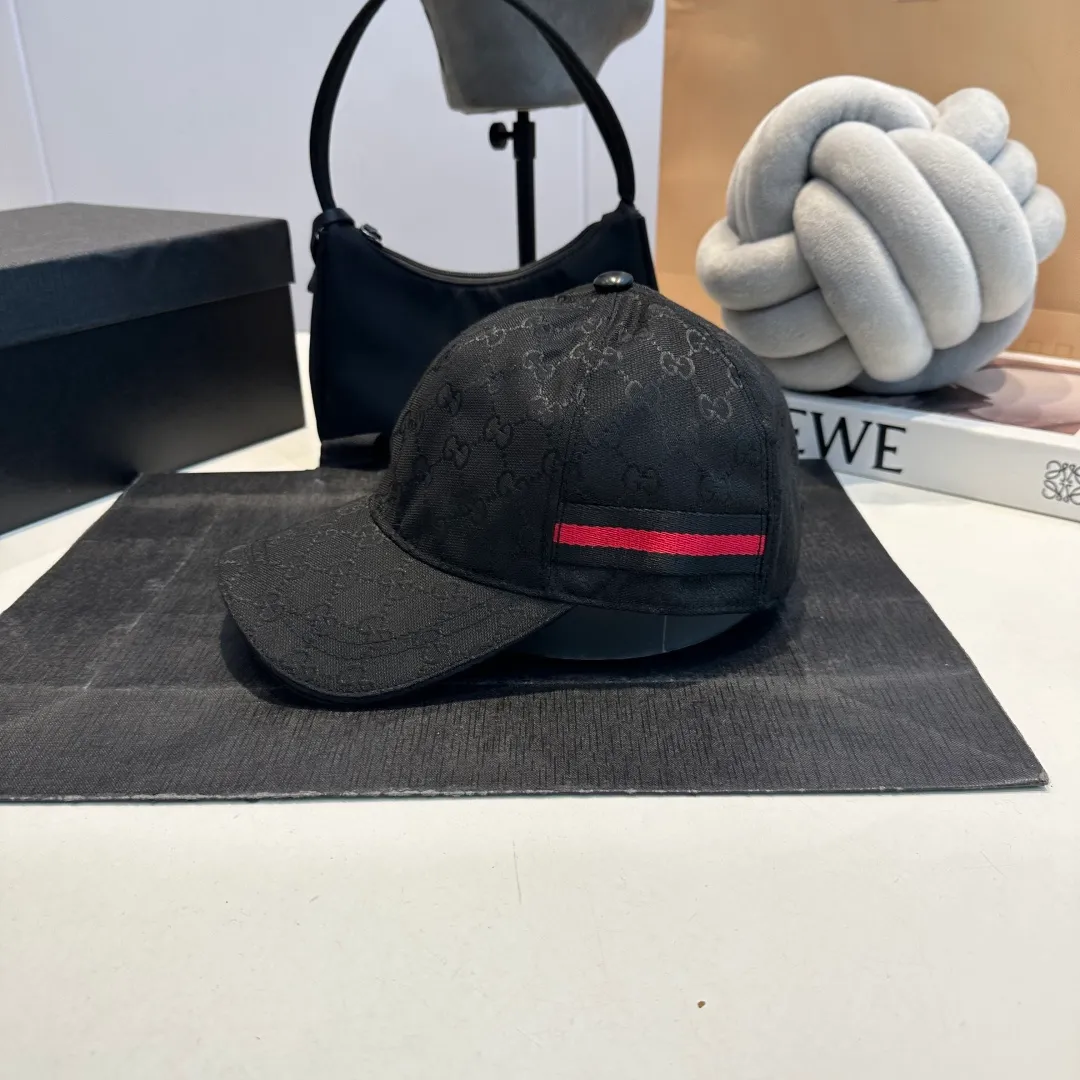 P60 Gucci (Gucci) classic original baseball cap😍Customized with 1:1 mold opening at the counter, the highest version, the original canvas is light and breathable! Photographed in real life, suitable for men and women in all seasons, basic head circumference 56cm, adjustable patches.