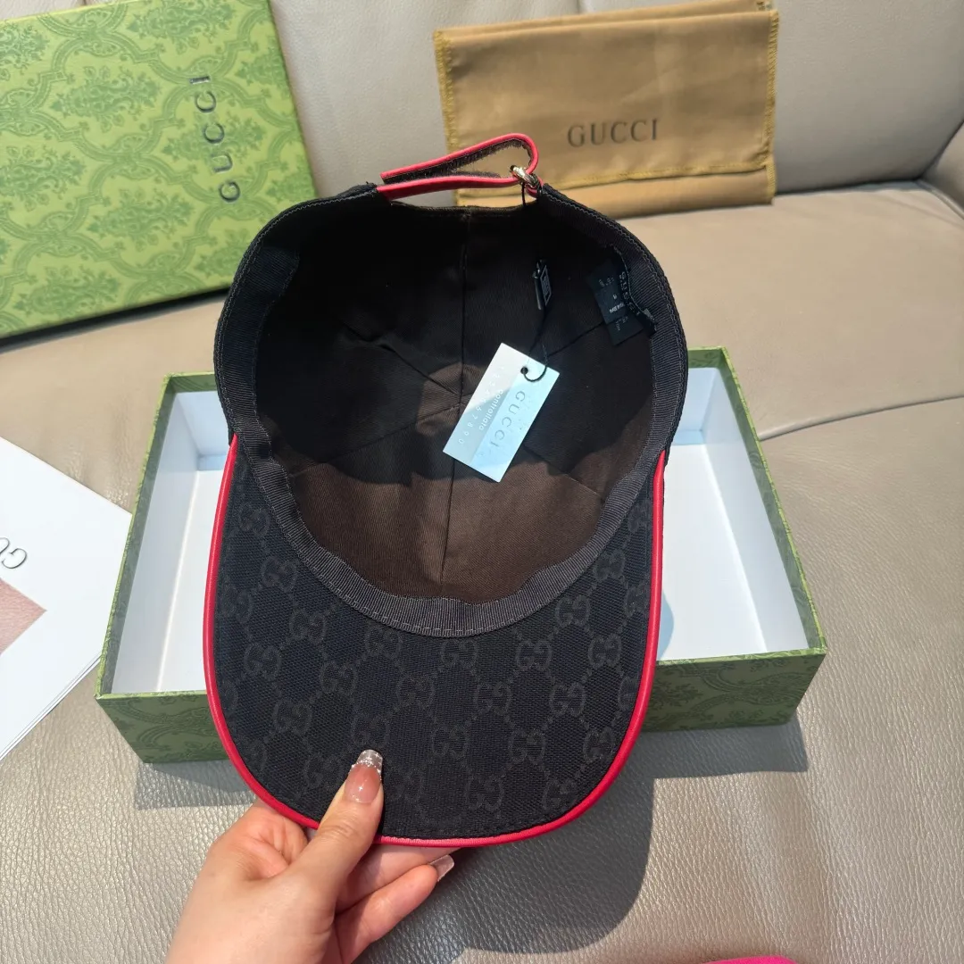 p90, Gucci (Gucci) new original baseball cap, three-color webbing, 1:1 mold customization, original canvas fabric + first-layer cowhide, red leather edge, handsome and fashionable, popular purchasing agent, versatile style for men and women, great quality! The basic head circumference is 56cm, and the patch is adjustable.