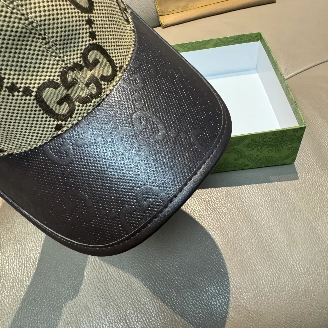 P90, Gucci (Gucci) new original baseball cap, canvas and leather, best-selling model at the counter, 1:1 mold customization, original canvas fabric + first-layer cowhide, fashionable and handsome! The quality is great, the basic head circumference is 56cm, and the patch is adjustable.