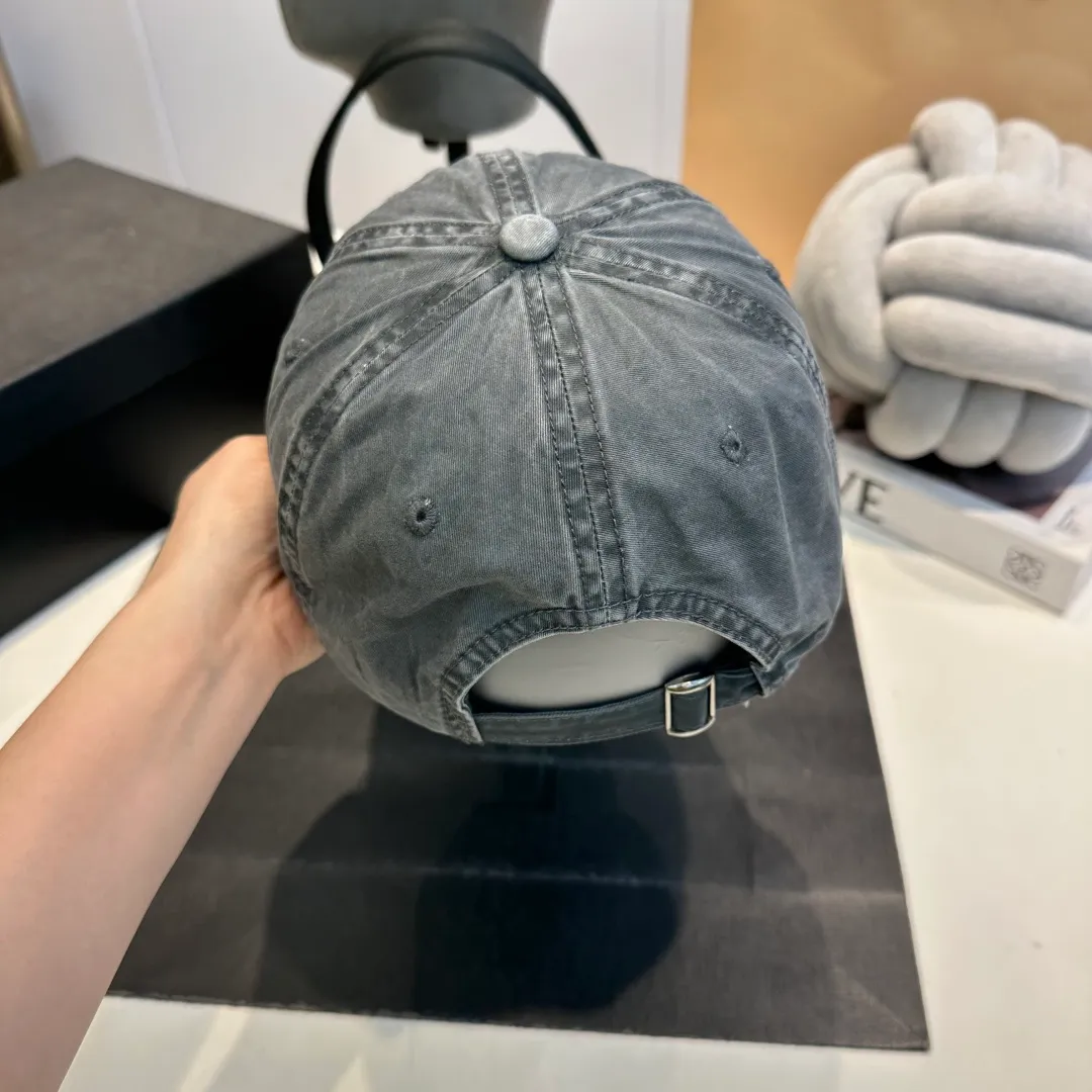 P60 Gucci Baseball Cap GUCCI official website new product, baseball cap, original quality is very popular. The craftsmanship is very exquisite, high-end and classy! Low-key luxury, easy to carry! Running volume!