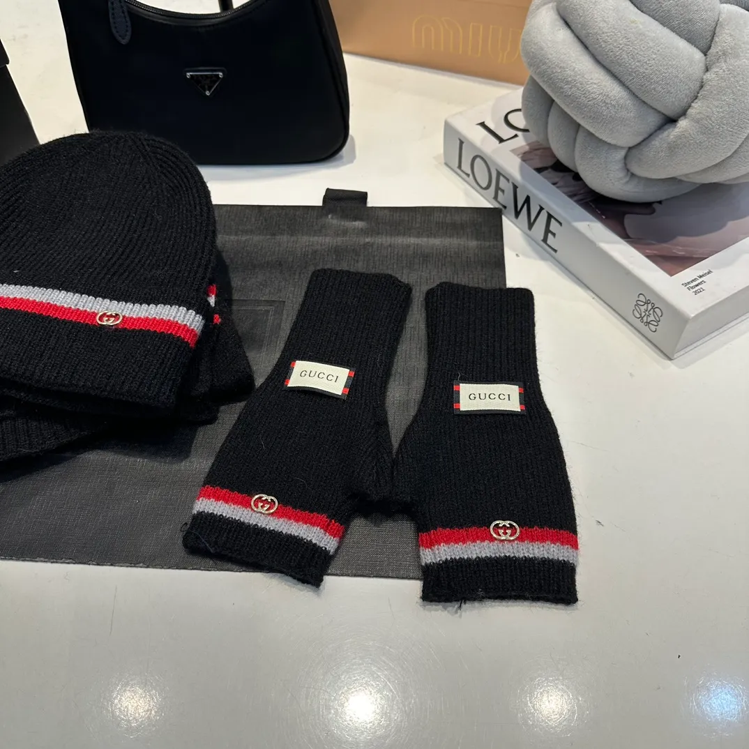 P180 (not ordinary goods in the market) GUCCI official website new wool cashmere suit series 🌟 hat + scarf + gloves official website synchronization, (same style for men and women) high quality, original fabric is very high-end, casual and versatile, simple yet elegant style, not to be missed!