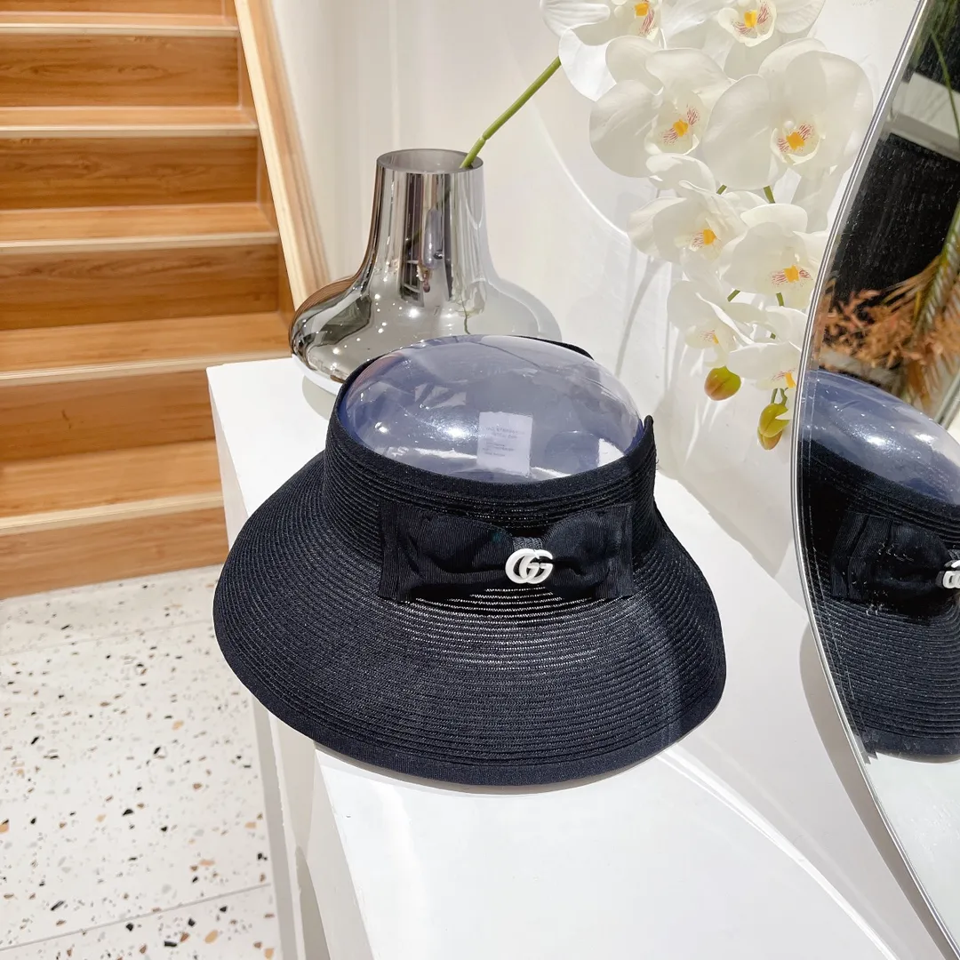 🉐80 Gucci Gucci Zhang Zixuan's same style bow sunscreen hollow top hat. The hollow top design and the large brim are great for sun protection. The side bow embellishment is sweet and cute, casual style ~ Adhesive elastic headband can be worn on both big and small heads. It can be rolled up when not worn, making it easy to carry.
