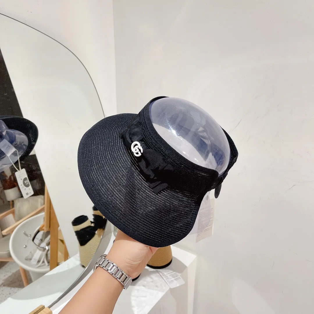 🉐80 Gucci Gucci Zhang Zixuan's same style bow sunscreen hollow top hat. The hollow top design and the large brim are great for sun protection. The side bow embellishment is sweet and cute, casual style ~ Adhesive elastic headband can be worn on both big and small heads. It can be rolled up when not worn, making it easy to carry.