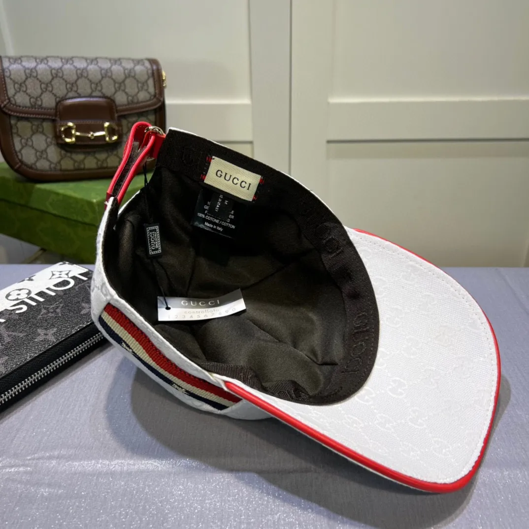 p90💰10,000-year-old classic model is shipped! Gucci (Gucci) classic original baseball cap 😍😍Customized at the 1:1 counter mold, the highest version, original canvas + first layer of cowhide, pure cotton lining, light and breathable! Photographed in real life, suitable for men and women in all seasons, basic head circumference 56cm, adjustable patches.