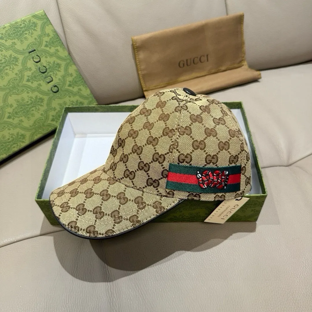 p90, Gucci's new original baseball cap, embroidered python, 1:1 mold customization, heavy embroidery, delicate and luxurious, details comparable to those at the counters, original canvas fabric + first-layer cowhide, pure cotton lining, great quality! The first choice for handsome men and beautiful women, fashionable and versatile. Basic head circumference 56, adjustable patch
