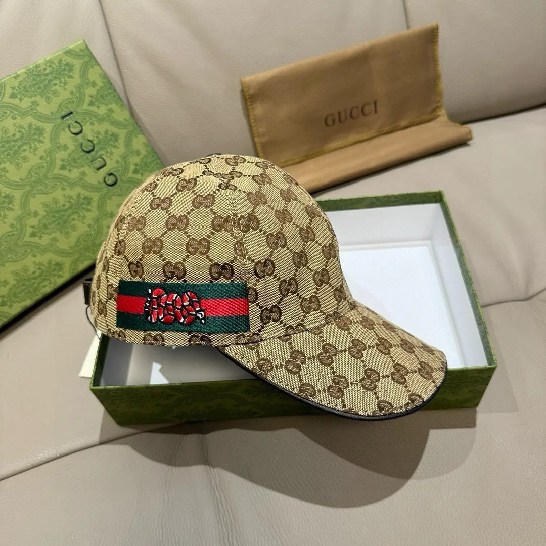 p90, Gucci's new original baseball cap, embroidered python, 1:1 mold customization, heavy embroidery, delicate and luxurious, details comparable to those at the counters, original canvas fabric + first-layer cowhide, pure cotton lining, great quality! The first choice for handsome men and beautiful women, fashionable and versatile. Basic head circumference 56, adjustable patch