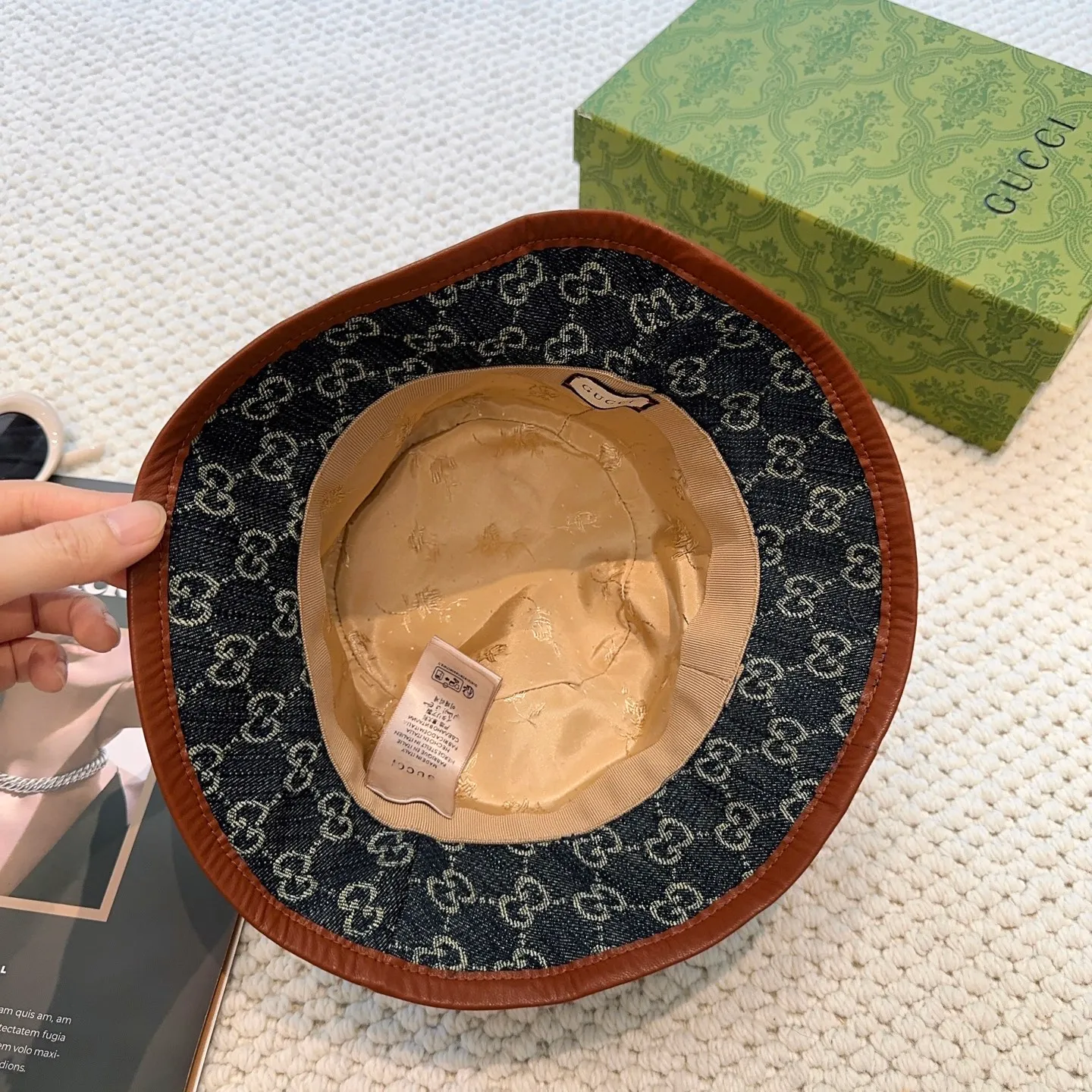 P80 original quality GUCCI Gucci bucket hat 👒Official website new product Gucci bucket hat is coming. The craftsmanship is very exquisite, high-end and classy! Low-key luxury, easy to carry! Running volume!