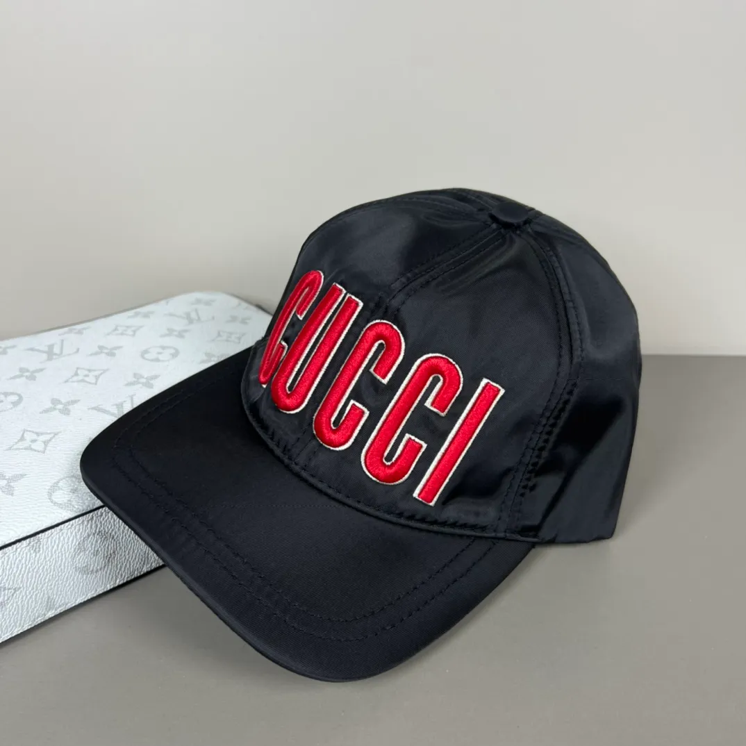 P46💰Gucci Baseball Cap♥️GUCCI🧢Official website new product, baseball cap, original quality, hot arrival 🔥🎩 The craftsmanship is very exquisite, high-end and classy! Low-key luxury, easy to carry! Running volume!