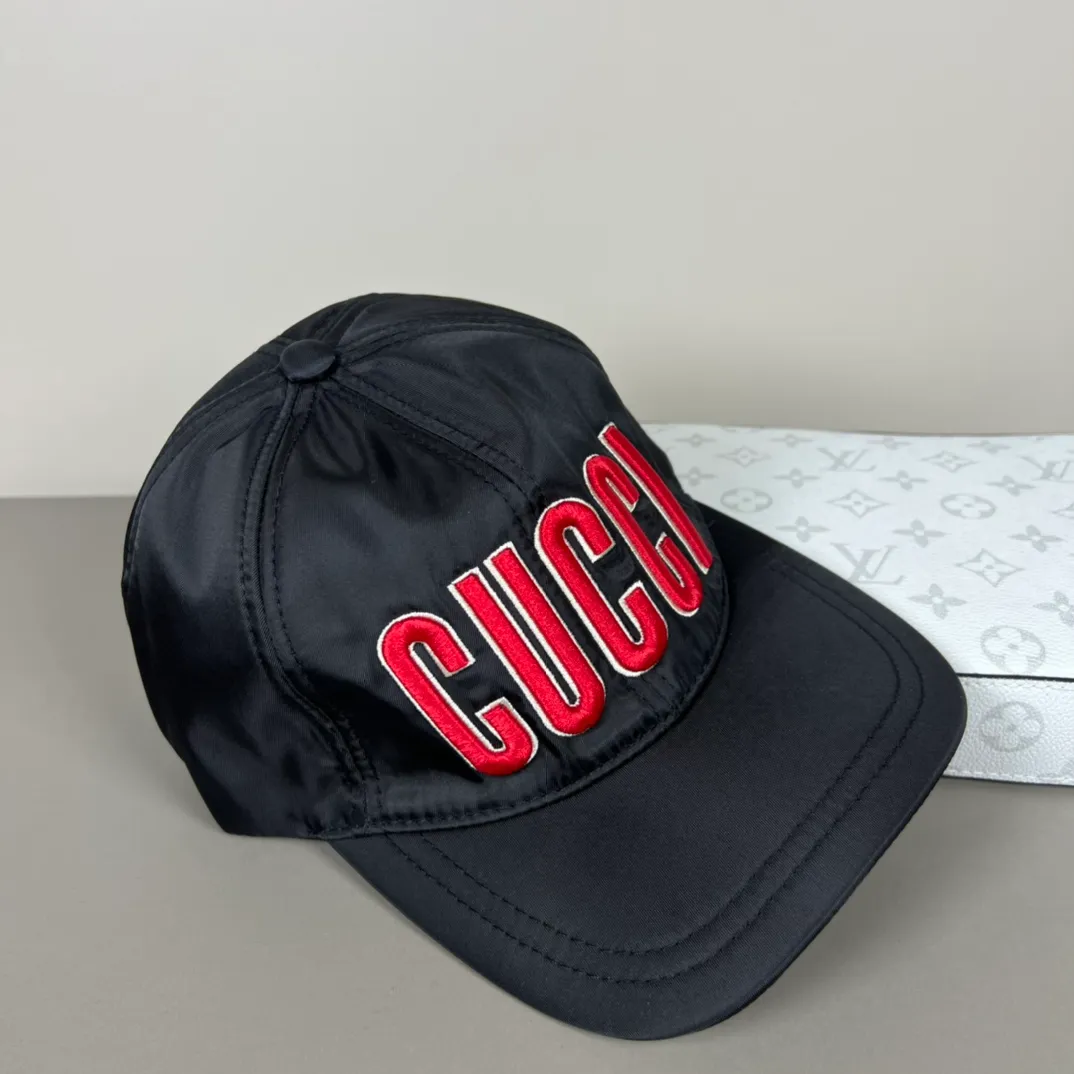 P46💰Gucci Baseball Cap♥️GUCCI🧢Official website new product, baseball cap, original quality, hot arrival 🔥🎩 The craftsmanship is very exquisite, high-end and classy! Low-key luxury, easy to carry! Running volume!