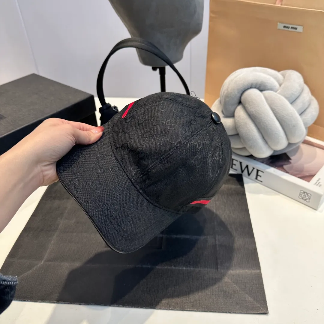 P60 Gucci (Gucci) classic original baseball cap😍Customized with 1:1 mold opening at the counter, the highest version, the original canvas is light and breathable! Photographed in real life, suitable for men and women in all seasons, basic head circumference 56cm, adjustable patches.