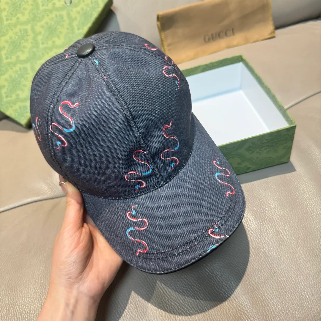 p90., Gucci Gucci’s new original baseball cap, limited edition for the Year of the Snake, crazy snake double G jacquard, 1:1 mold opening and customization at the counter, perfect anti-pattern, original canvas fabric, light and breathable! Basic head circumference 56cm, adjustable.