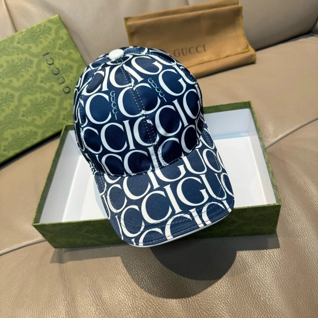 p90, Gucci (Gucci) new original baseball cap, GUCCI silk screen printing, 1:1 mold opening and customization at the counter, original canvas fabric + first layer of cowhide, pure cotton lining, light and breathable! The quality is great, the basic head circumference is 56cm, and the patch is adjustable.