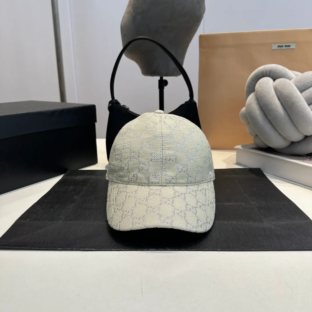 P70 Gucci baseball cap♥️GUCCI🧢New product from the official website, baseball cap, original quality, very popular 🔥🎩 The craftsmanship is very exquisite, high-end and classy! Low-key luxury, easy to carry! Running volume!