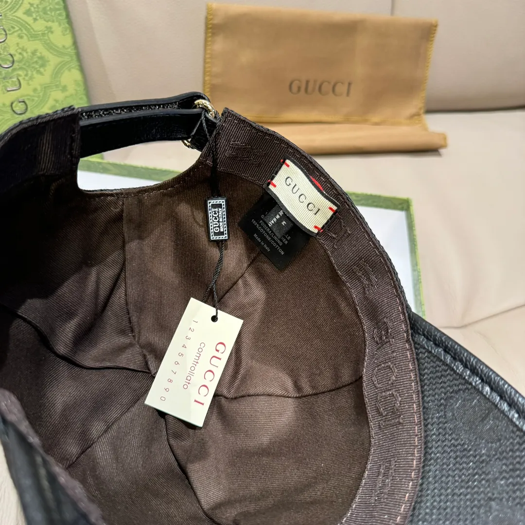 P90, Gucci (Gucci) new original baseball cap, Gucci hot stamping, the latest model at the counter, 1:1 custom mold opening, genuine mold opening, original canvas fabric + first layer of cowhide, original quality! The quality is great, the basic head circumference is 56cm, and the patch is adjustable.