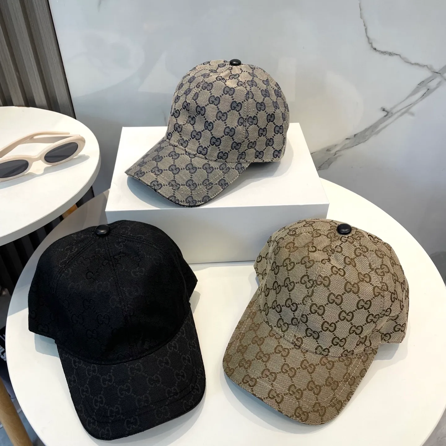 P60 Gucci (Gucci) classic original baseball cap😍Customized with 1:1 mold opening at the counter, the highest version, the original canvas is light and breathable! Photographed in real life, suitable for men and women in all seasons, basic head circumference 56cm, adjustable patches.