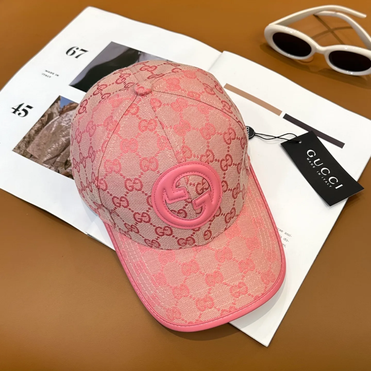 P56 Gucci (Gucci) classic original baseball cap 😍Customized with 1:1 mold opening at the counter, the highest version, the original canvas is light and breathable! Photographed in real life, suitable for men and women in all seasons, basic head circumference 56cm, adjustable patches.