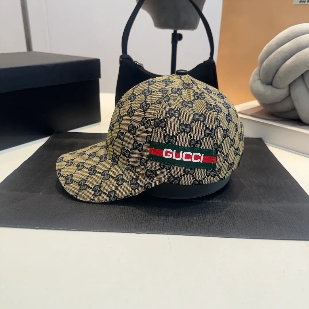 P54 GUCCI Gucci baseball cap👒 The workmanship is very exquisite, high-end and classy! Low-key luxury, easy to carry!