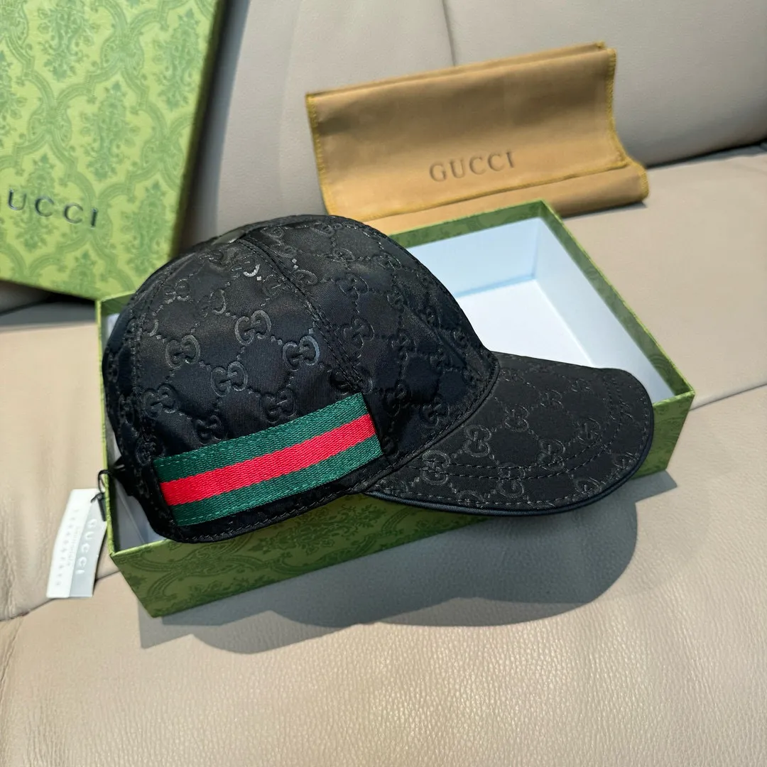 p900000 classic model!   , Gucci (Gucci) classic original baseball cap 😍😍 1:1 mold customization at the counter, the highest version, original satin fabric + first layer of cowhide, light and breathable! Photographed in real life, suitable for men and women in all seasons, basic head circumference 56cm, adjustable patches.