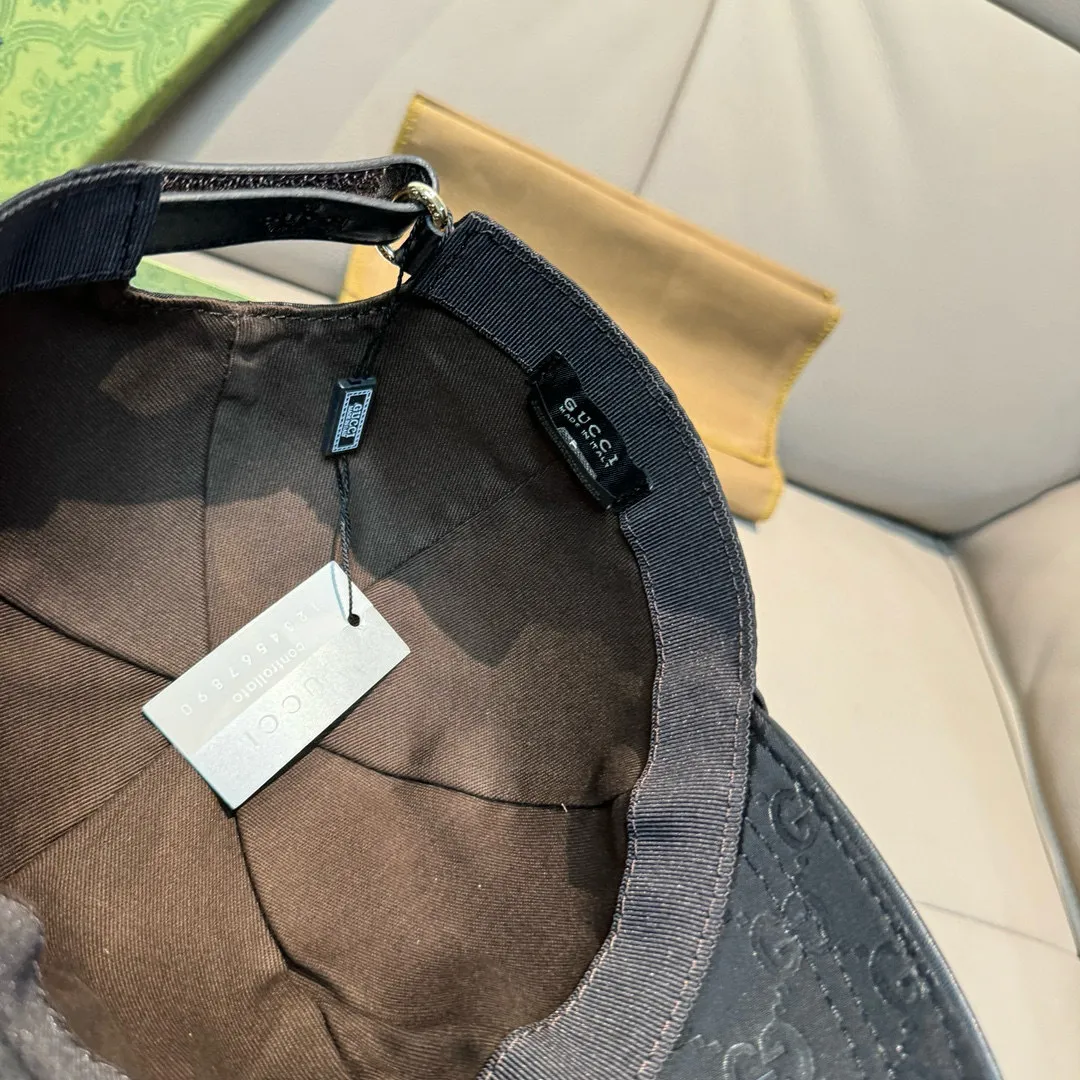 p900000 classic model!   , Gucci (Gucci) classic original baseball cap 😍😍 1:1 mold customization at the counter, the highest version, original satin fabric + first layer of cowhide, light and breathable! Photographed in real life, suitable for men and women in all seasons, basic head circumference 56cm, adjustable patches.