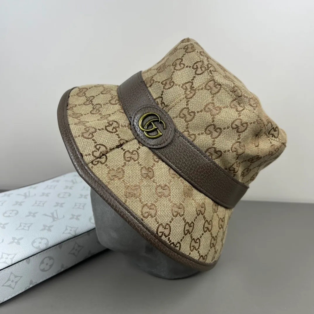 70💰GUCCI Gucci bucket hat👒The new product Gucci fisherman hat from the official website is now available. The craftsmanship is very exquisite and it is high-end and classy! Low-key luxury, easy to carry! Running volume!