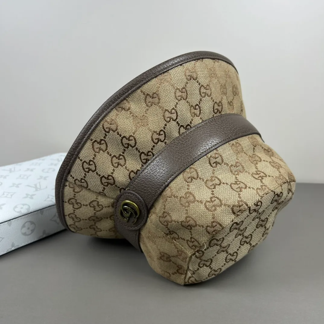 70💰GUCCI Gucci bucket hat👒The new product Gucci fisherman hat from the official website is now available. The craftsmanship is very exquisite and it is high-end and classy! Low-key luxury, easy to carry! Running volume!