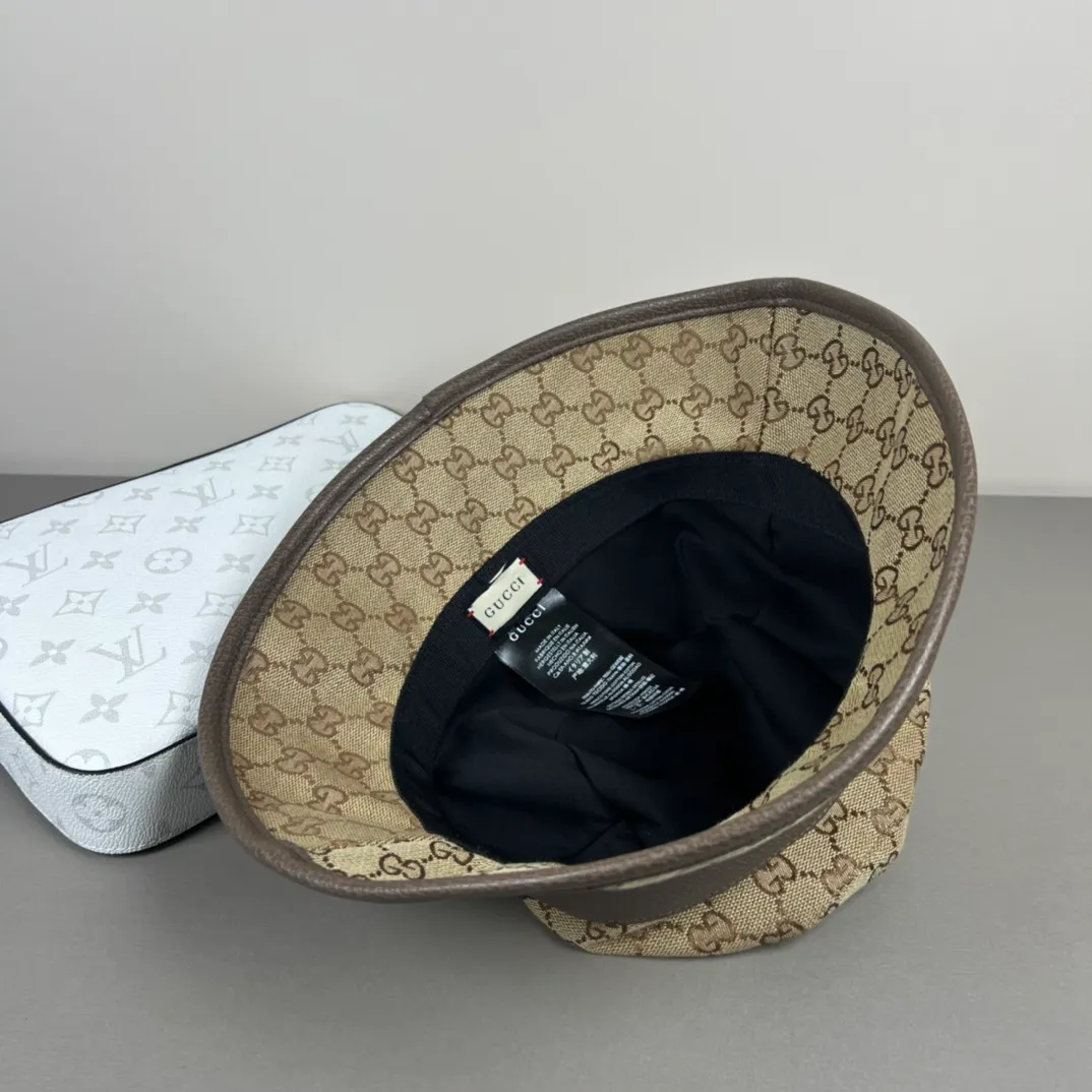 70💰GUCCI Gucci bucket hat👒The new product Gucci fisherman hat from the official website is now available. The craftsmanship is very exquisite and it is high-end and classy! Low-key luxury, easy to carry! Running volume!