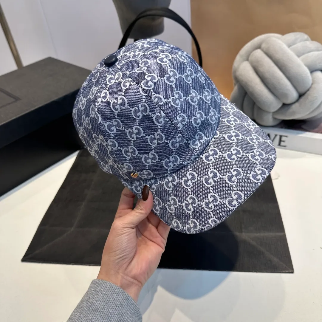 P60 Gucci Baseball Cap♥️GUCCI🧢New product from the official website, baseball cap, original quality, very popular 🔥🎩 The craftsmanship is very exquisite, high-end and classy! Low-key luxury, easy to carry! Running volume!