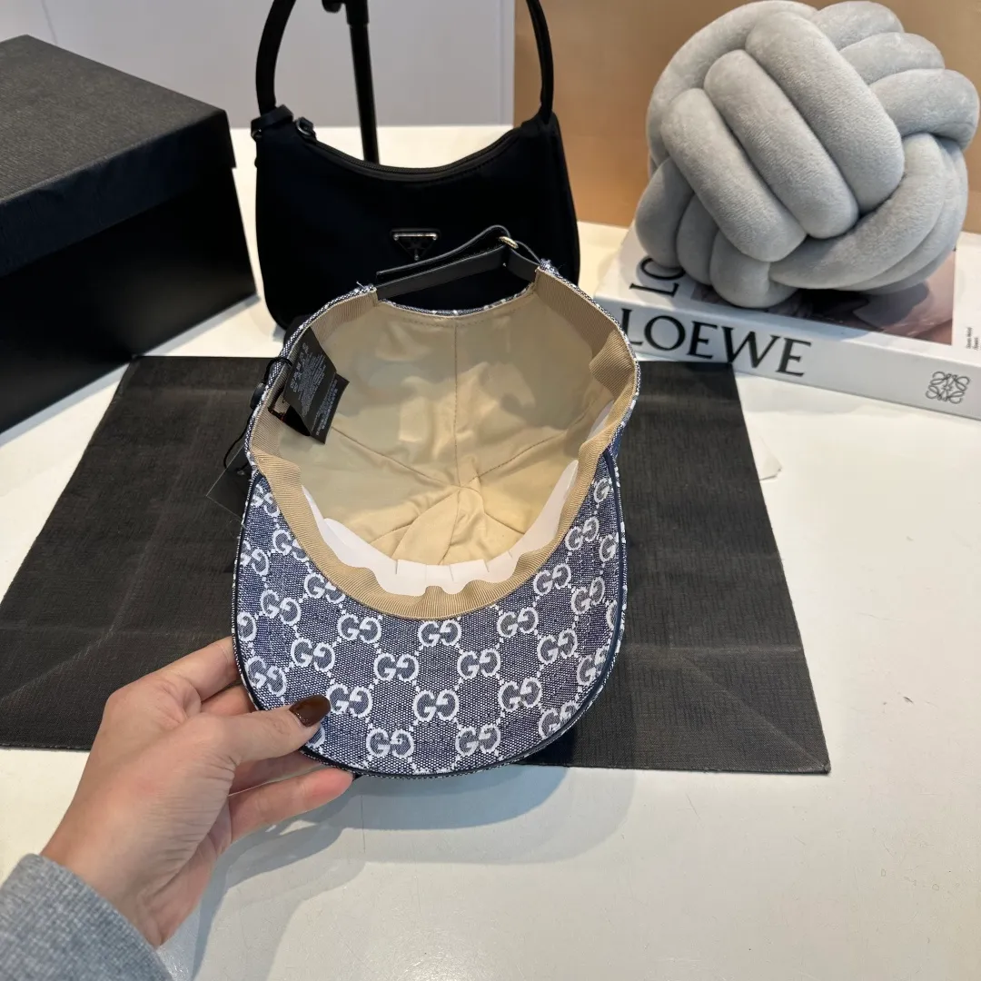 P60 Gucci Baseball Cap♥️GUCCI🧢New product from the official website, baseball cap, original quality, very popular 🔥🎩 The craftsmanship is very exquisite, high-end and classy! Low-key luxury, easy to carry! Running volume!