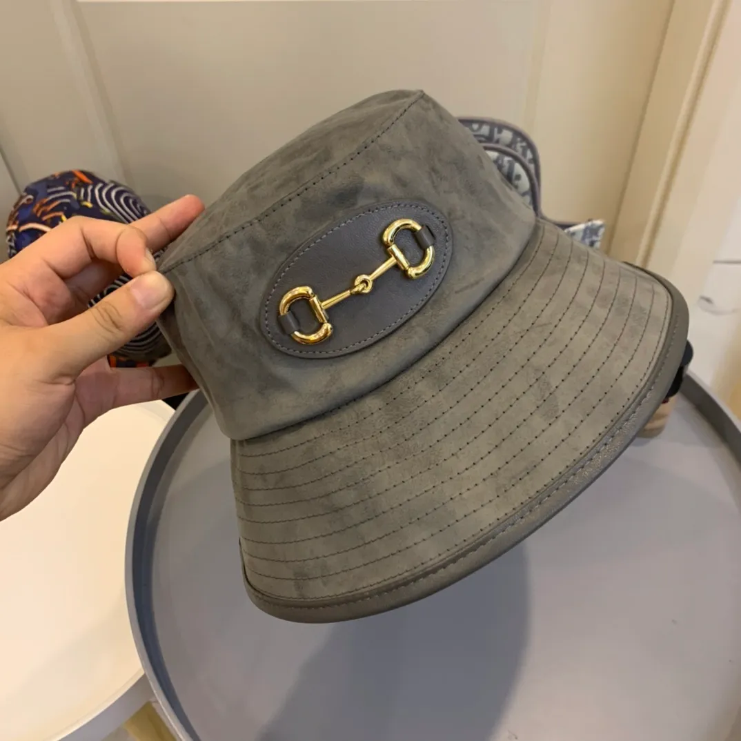 P90 GUCCI Gucci's new presbyopic buckle leather-trimmed fisherman's hat. Classic and fashionable, eye-catching shape, large brim fisherman's face, sunshade is also a good choice! Head circumference:58cm