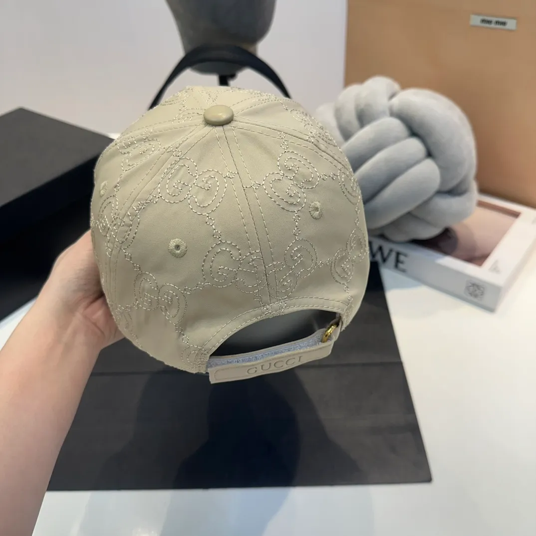 P56 New model shipped from the official website Gucci's latest original baseball cap, large double G, customized at the counter with 1:1 mold opening, light and breathable! Basic head circumference 56, adjustable patch