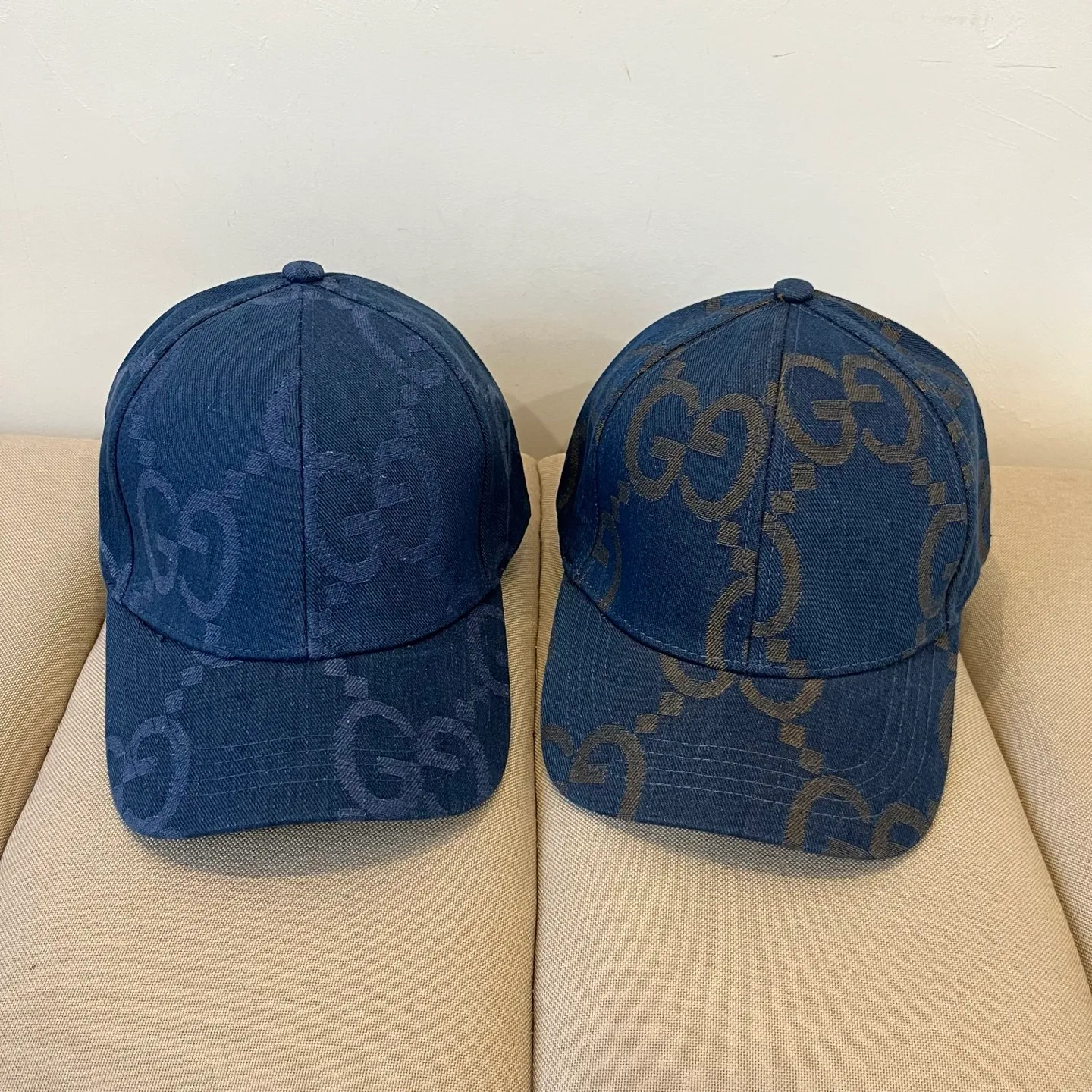 P56 Gucci Baseball Cap♥️GUCCI🧢New product from the official website, baseball cap, original quality, hot arrival 🔥🎩 The craftsmanship is very exquisite, high-end and classy! Low-key luxury, easy to carry! Running volume!