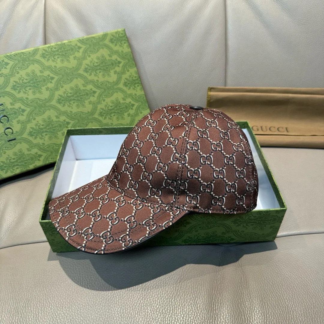 p90, Gucci (Gucci) new original baseball cap, silk screen logo, 1:1 mold opening and customization at the counter, original canvas fabric + first layer of cowhide, pure cotton lining, light and breathable! The quality is great, the basic head circumference is 56cm, and the patch is adjustable.